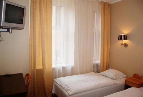 Double or Twin Room image 7