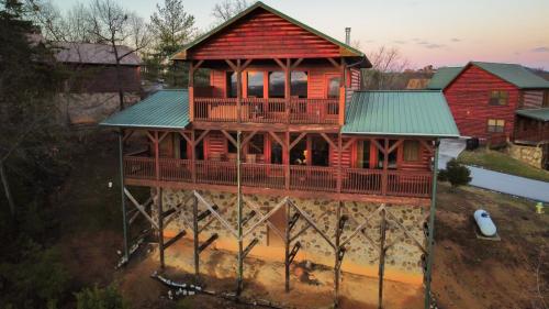 2 King Bedroom Cabin! 2 Jacuzzi Bath! Stunning Mtn View! Hot Tub! Game Room! in Sevierville, USA