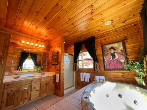 2 King Bedroom Cabin! 2 Jacuzzi Bath! Stunning Mtn View! Hot Tub! Game Room! in Sevierville, USA