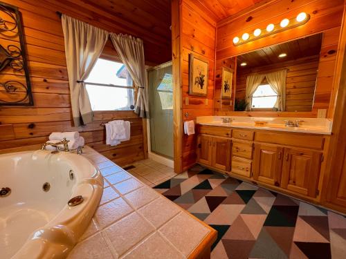 2 King Bedroom Cabin! 2 Jacuzzi Bath! Stunning Mtn View! Hot Tub! Game Room! in Sevierville, USA