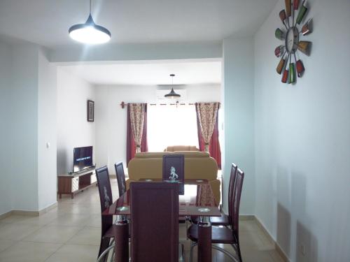 Общая зона отдыха/ТВ, Nomsa Zen Appartement in Либревиль