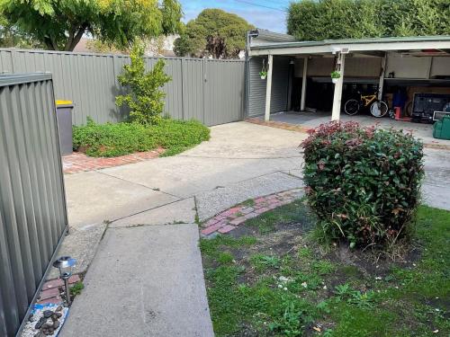 منظر, Oakleigh Private unit in Oakleigh