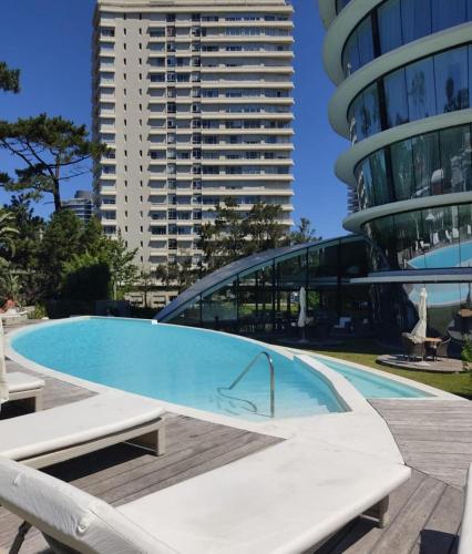 Úszómedence, Don Hotel in Marly