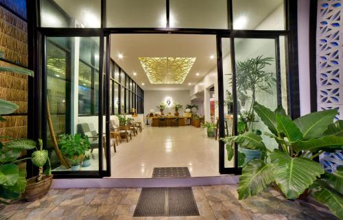 Lobby, Home at 9 in Hang Dong