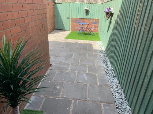 Garten, Laura Ashley cosy inner terrace in Barnsley