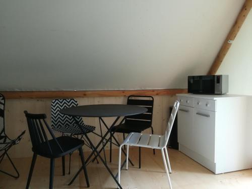 Camping Du Port De Plaisance in Peronne