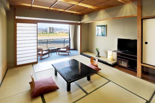 Non-Smoking - Japanese-Style Room with River View 