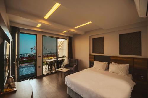 Peerless Villas Hotel - Tap to explore photos