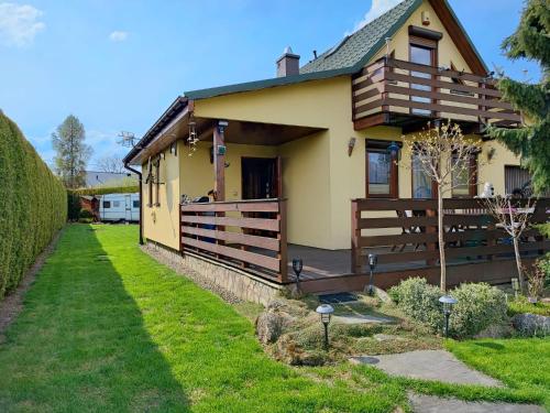 Dom wakacyjny nad jeziorem - Willa Mira - Accommodation - Zarzecze