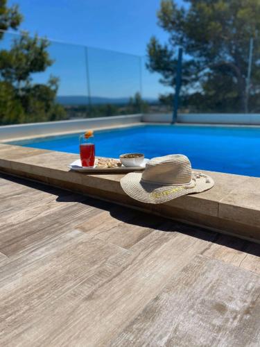 Villa californienne Piscine et Vue imprenable gîte à louer Sorgues