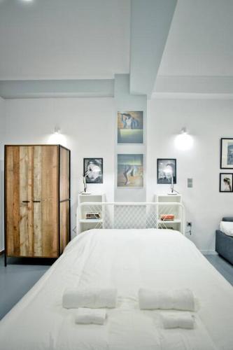 The old Tailor Factory White Room 4