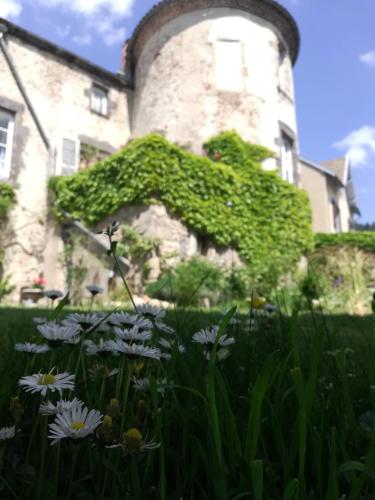 Chambres d'hôtes Le Prieuré de Ris chambre d'hôte Busset