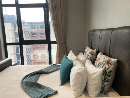 Urban Awe Apartment- iTowers 18th Floor Urban Awe Apartment- iTowers 18th Floor