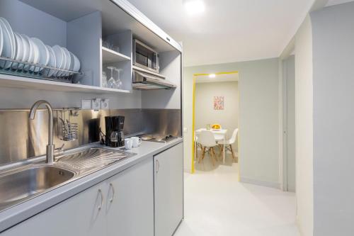 Acropolis Apartments 3