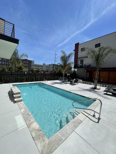 Stunning 4 BR Townhouse in Mid City - image 37