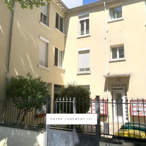 Зовнішній вигляд готелю, Magnifique appartement T2 aux portes de Paris in Качан