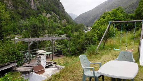 Maison en pierres avec jardin à Isola village gîte à louer Isola 2000