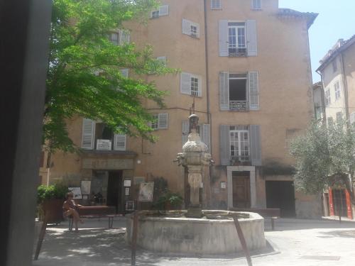 Apartment in the heart of Cotignac - Location saisonnière - Cotignac