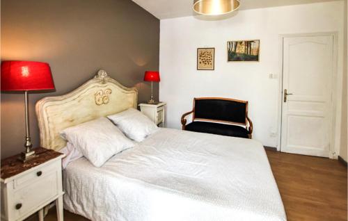 Awesome home in Corps with WiFi, Private swimming pool and 6 Bedrooms gîte à louer Mens