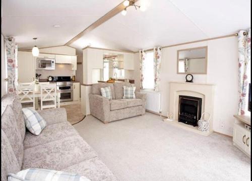 Seton Sands Haven Holiday Park - Platinum Caravan 4