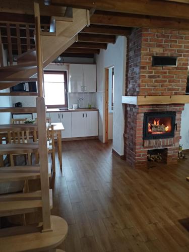 2 bedrooms, 6 beds