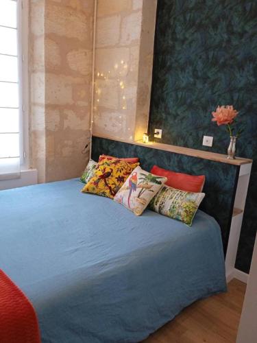 One-Bedroom Apartment image 7