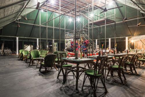 Étterem, Amritara Riverside Luxury Tents in Thattakad