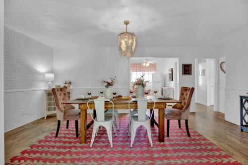New! Charming Pink Haus 1 Mile to Main St with Firepit! - image 13