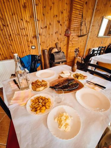 Restoran, Hotel Kelmendi in Lëpushë