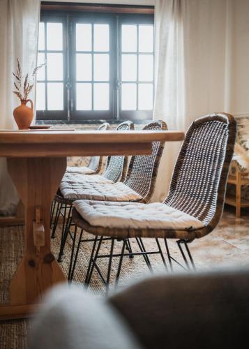 Létesítmények, Kodu Lodge - spacious 2 storey coastal home with balcony, sea view, garden & BBQ in Santo Isidoro