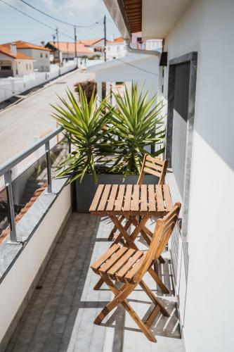 Erkély/terasz, Kodu Lodge - spacious 2 storey coastal home with balcony, sea view, garden & BBQ in Santo Isidoro