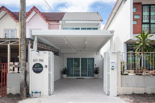 ラヨーン Ozzy's Home at Banchang 4つ星 ゲストハウス レストラン