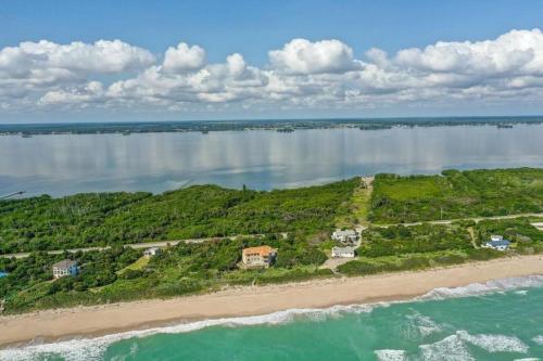 Melbourne Beach Florida Townhouse ocean front 1.2 acre property in Sebastian (FL)