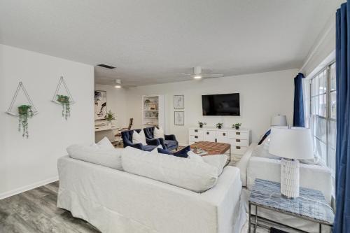 B&B Winter Haven - Modern style 3Bedroom home with hot tub less than 5 Mins from Legoland - Bed and Breakfast Winter Haven