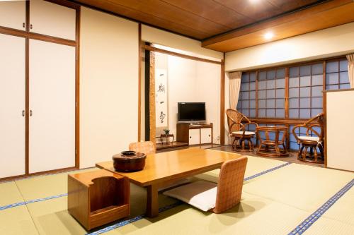 Japanese-Style Large Room with Toilet