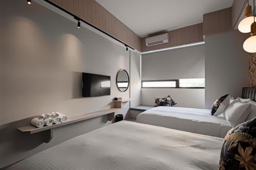 Superior Family Room image 2