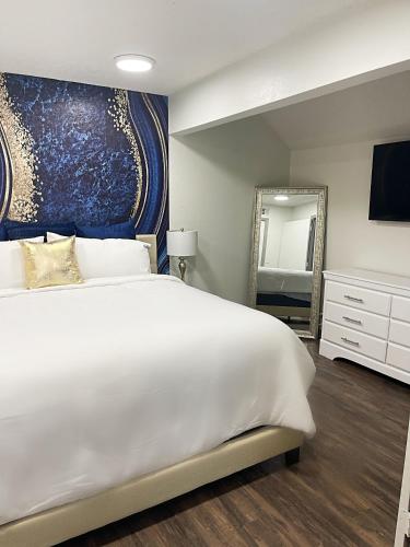 Houston Medical Center 2BR Loft with Pool near NRG Stadium in Houston, USA
