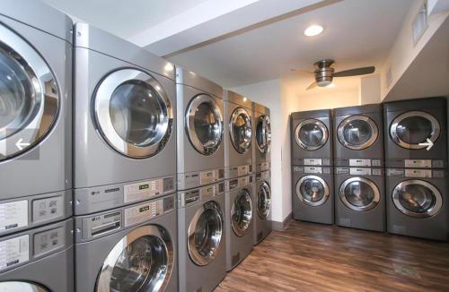 Houston Medical Center 2BR Loft with Pool near NRG Stadium in Houston, USA
