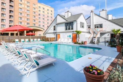 Houston Medical Center 2BR Loft with Pool near NRG Stadium in Houston, USA