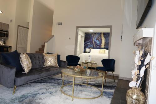 Houston Medical Center 2BR Loft with Pool near NRG Stadium in Houston, USA