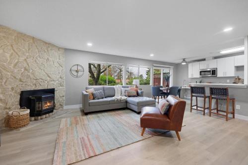 Cute Delightfully Remodeled Spacious Condo condo - image 2