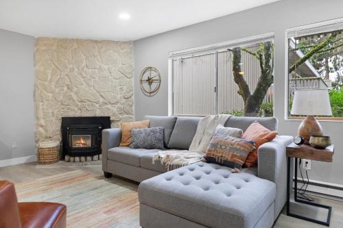 Cute Delightfully Remodeled Spacious Condo condo - image 4