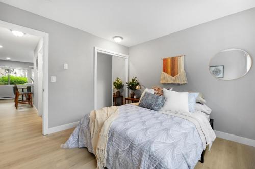 Cute Delightfully Remodeled Spacious Condo condo - image 12