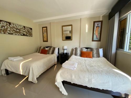 2 double beds