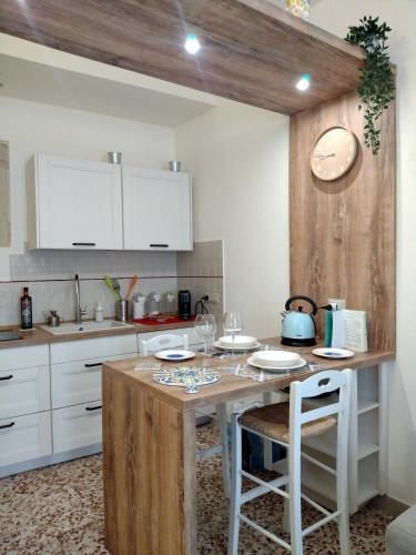 ห้องครัว, บ้านเดี่ยว 1 ห้องนอน 2 ห้องน้ำส่วนตัว ขนาด 70 ตร.ม. – กลางเมืองรากูซา (Ragusa exclusive flat with terrace & BBQ) in กลางเมืองรากูซา