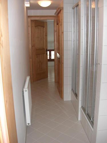 Badkamer, Hausbergerhof Gästehaus Ainberger (Hausbergerhof Gastehaus Ainberger) in Brixlegg