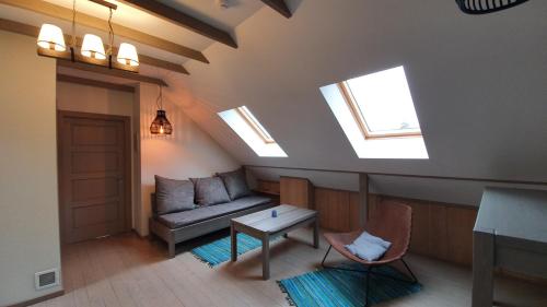 2 bedrooms, 5 beds