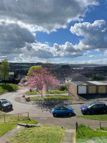 Omgivelser, Dumbarton With A View in Dumbarton