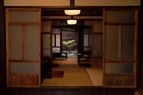 Japanese-Style Quadruple Room image 10