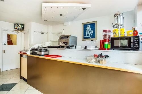 NAK Supplies Ltd chambre d'hôte Custom House Hotel